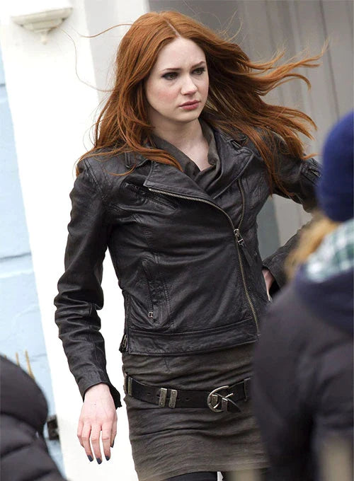 Karen Gillan Embraces Edgy Style with Leather Jacket in American style
